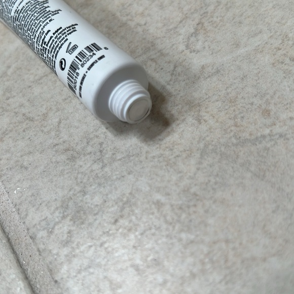 Benefit precisley , My Brow Detailer. - Picture 5 of 5